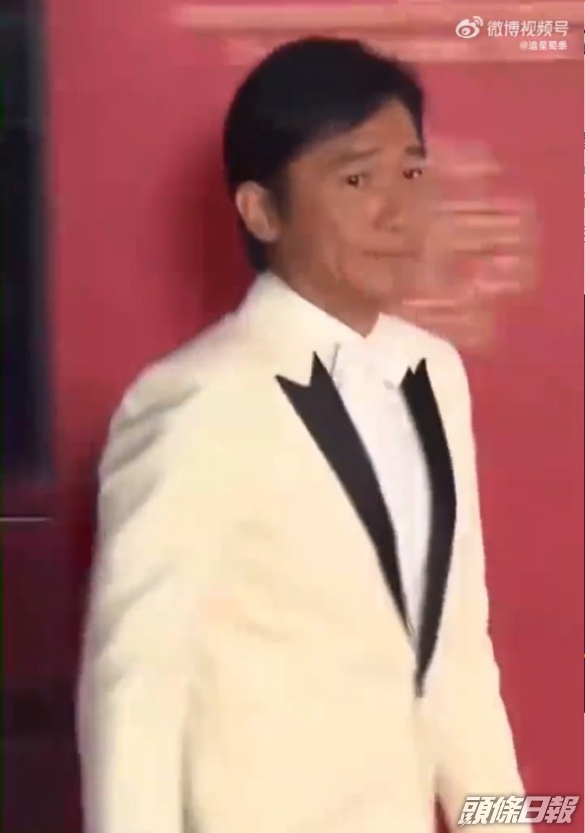 劉嘉玲冇陪老公行紅地氈。